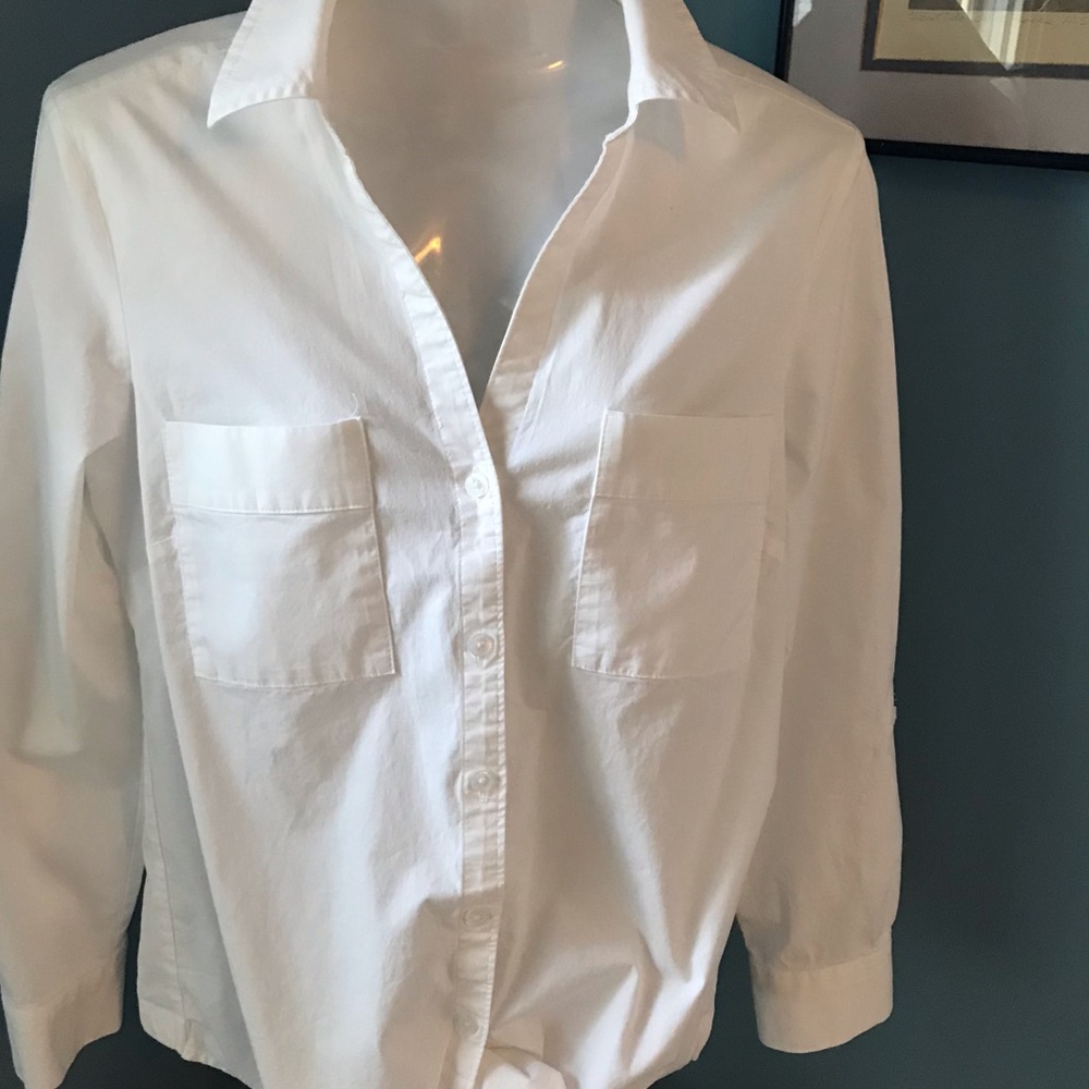 Jones of NY Signature White Blouse with waist tie. - Picture 4 of 8